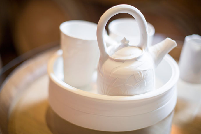 Sarah Walter, porcelain, tea set with tray