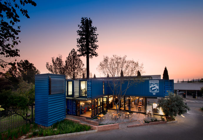 Made from used shipping containers placed seemingly haphazardly atop one another, this coffee shop-cum-studio has become 
a standout landmark in Midrand, Johannesburg.  