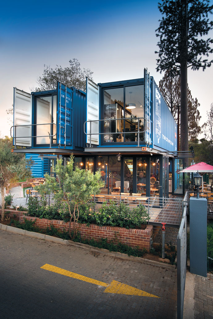 Sliding glass windows behind the thrown-open container doors flood the first floor with light; 10 mm steel plates give the outside platform a deck-like feel. 
